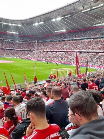 Choreo des M-Block, luxemburgische Fahne, Blockfahne Handball